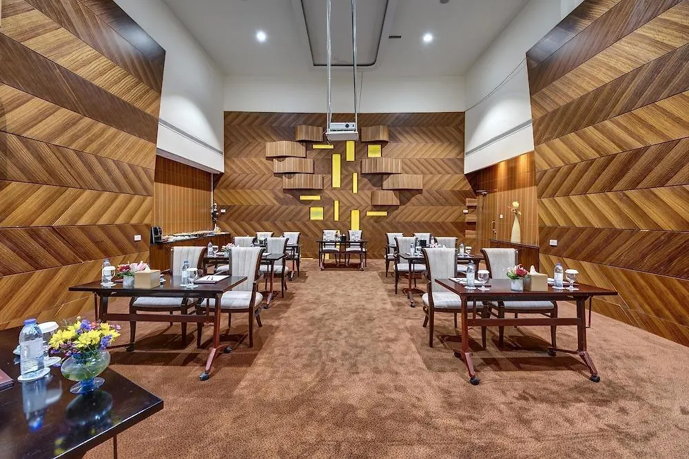 Residence Inn By Marriott Sheikh Zayed Road, Dubaj 4*,